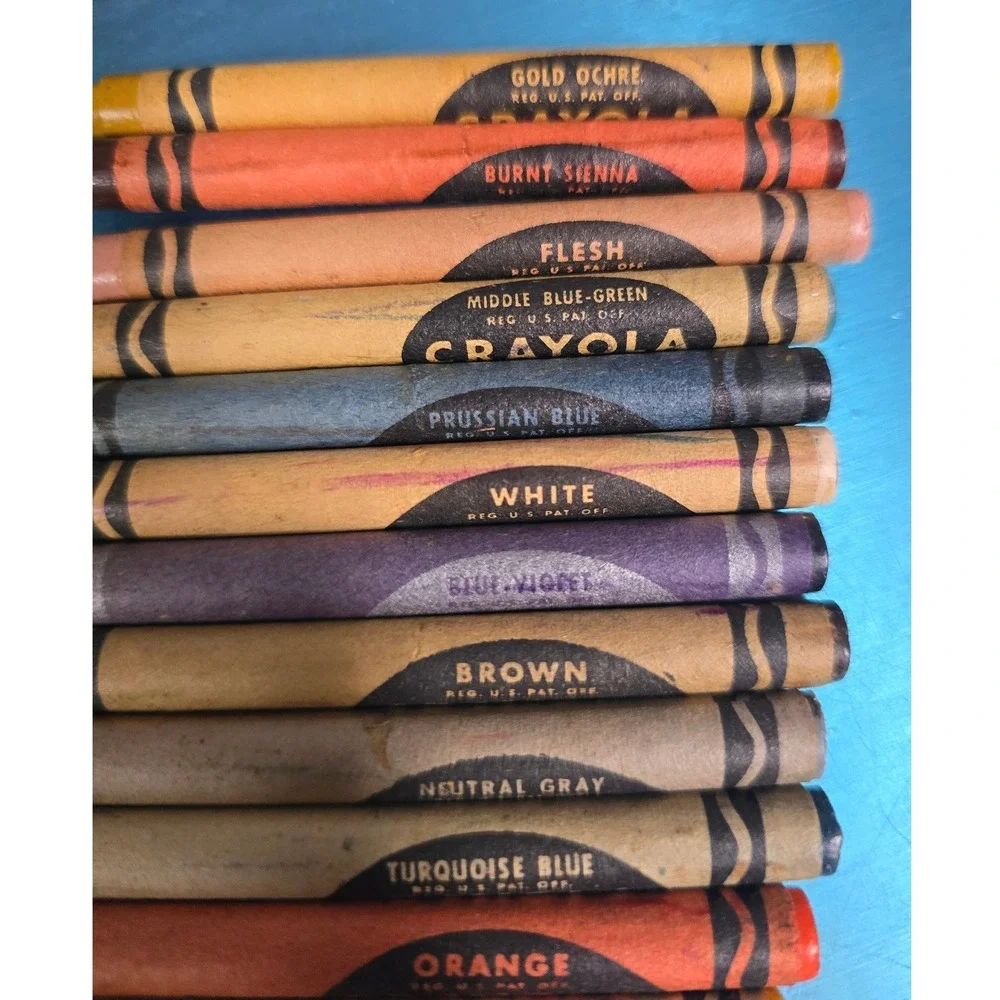 Vintage Crayola Rubens Drawing Crayons 24 Count Binney & Smith Gold Medal Flesh